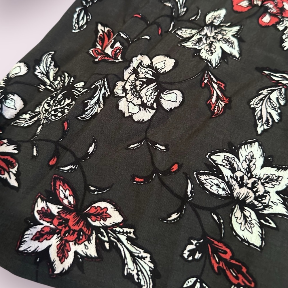 Women's cupcakes & cashmere Dark Gray Floral Blouse Tie And Sleeve Detail Medium - Picture 14 of 15